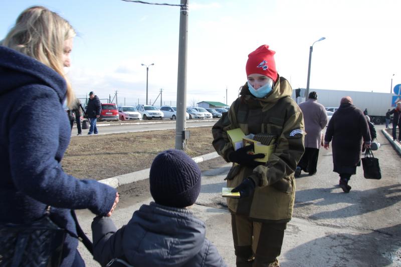 Волонтеры встречают прибывающих в Ростовской области