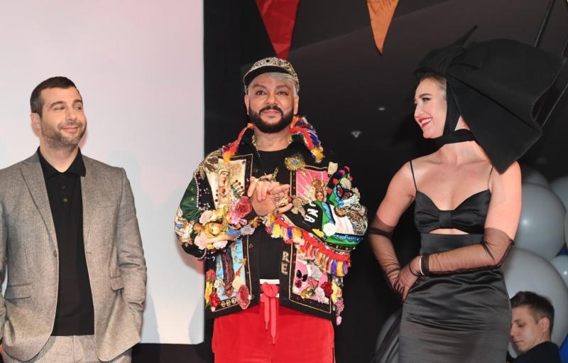 Иван Ургант, Филипп Киркоров и Ольга Бузова на премьере Елки-8 в Москве