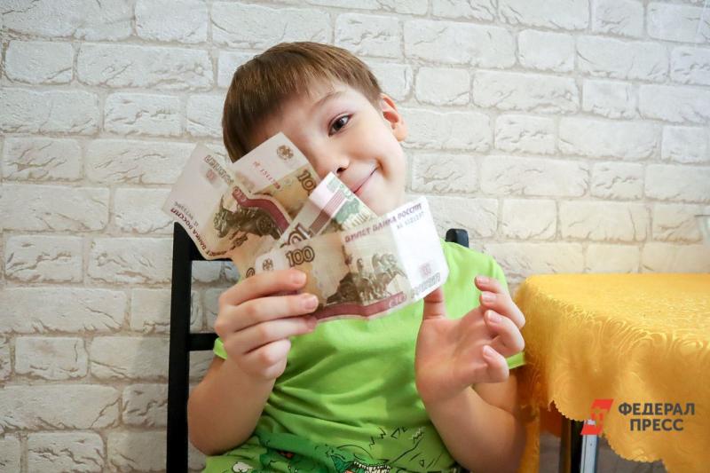 Ребенок с деньгами