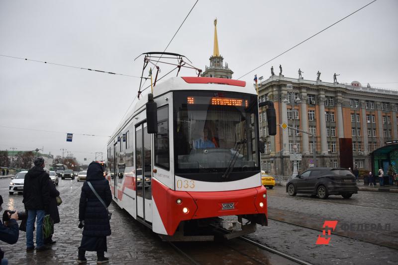 Трамвай на площади 1905 года в Екатеринбурге