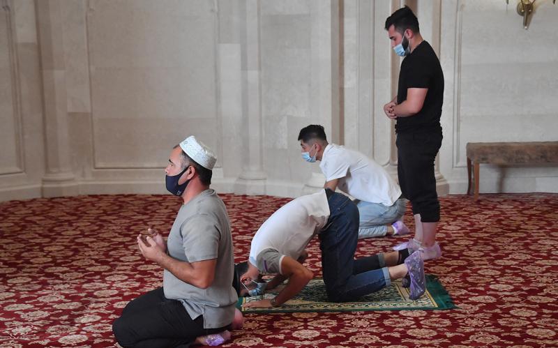 Посещение мечети людьми в возрасте может привести к вспышке ковида