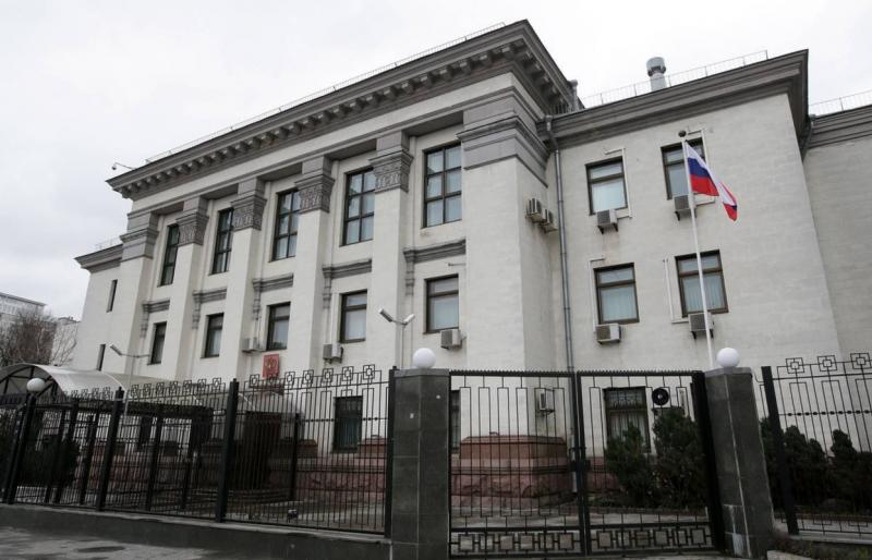 Посольство в Киеве работает в привычном графике