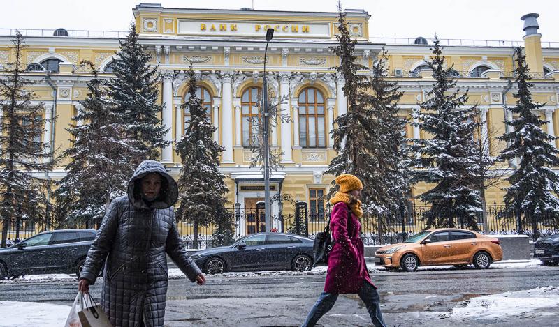 Центробанк установил временные правила покупки, продажи и обналичивания валюты в России