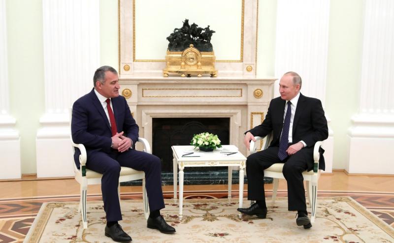 Президент Южной Осетии и президент РФ