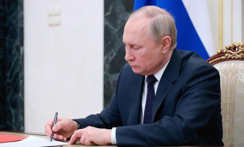 Владимир Путин проводит совещание с правительством