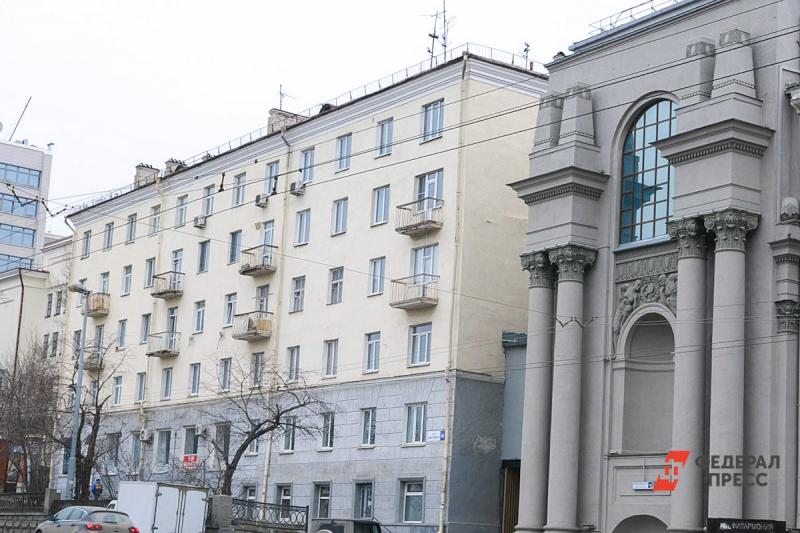 Свердловская филармония и снесенный для строительства нового ее здания жилой дом