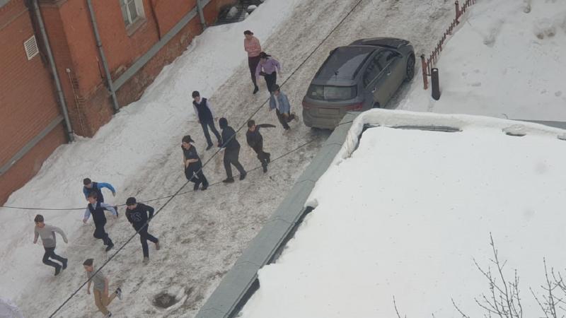 Эвакуация из здания Свердловского мужского хорового колледжа