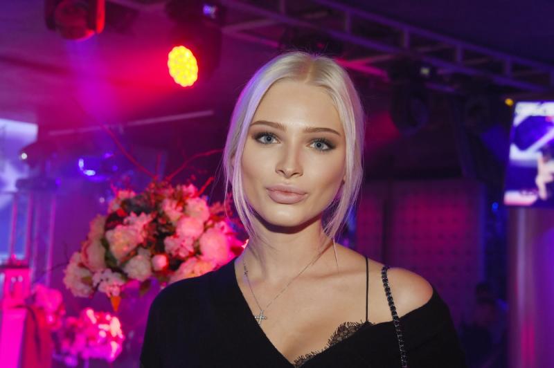 Тюменская модель Алена Шишкова опубликовала пост о санкциях и ситуации на Украине