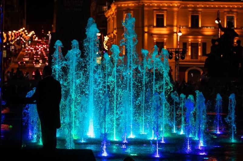 Во Владивостоке запускают фонтаны