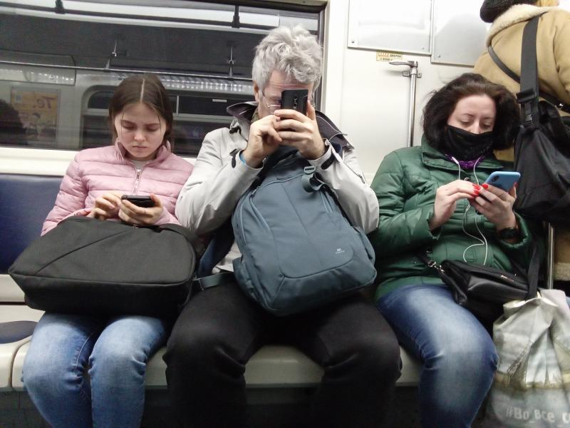 люди в метро