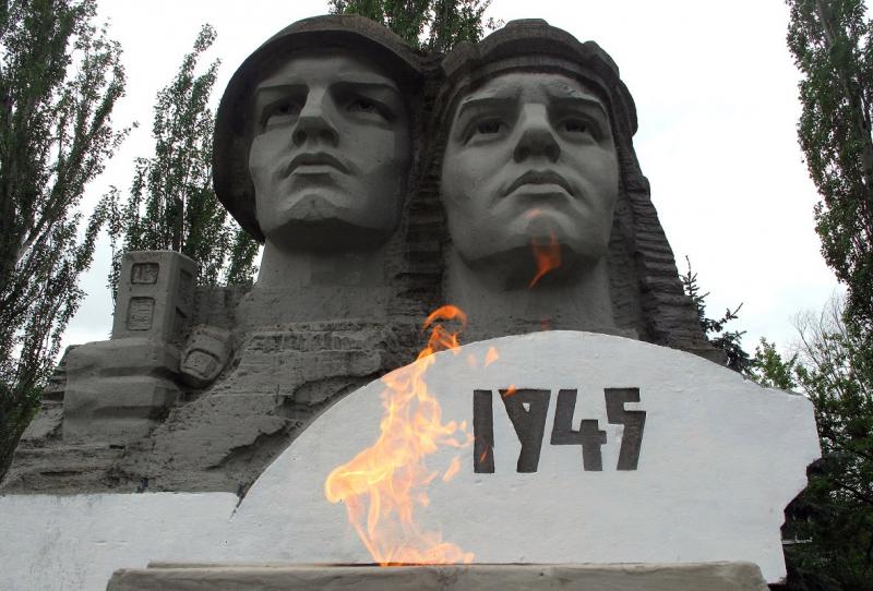 Вечный огонь в Луганске