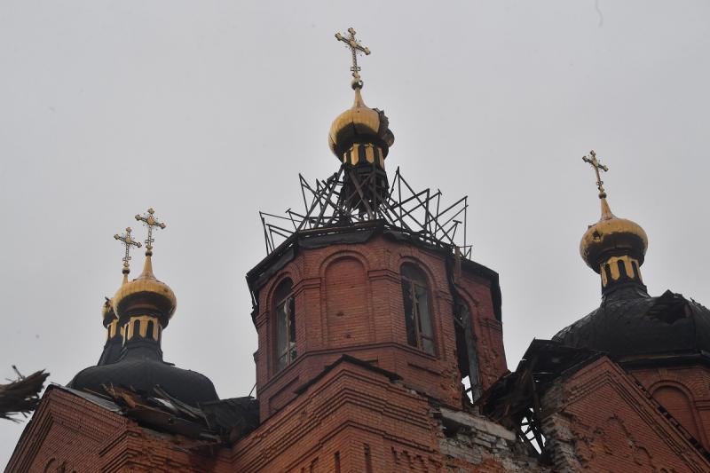 Разрушенная украинскими боевиками церковь в Мариуполе