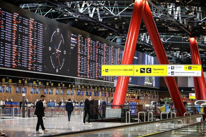 Самолет совершил посадку в Шереметьево