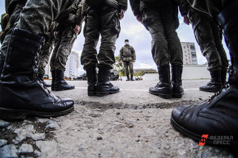 Семнадцатилетние тюменцы задают вопросы о спецоперации на Украине педагогам военной подготовки