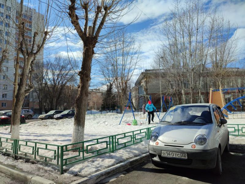 В тюменских дворах ответственны за уборку талого снега управляющие компании