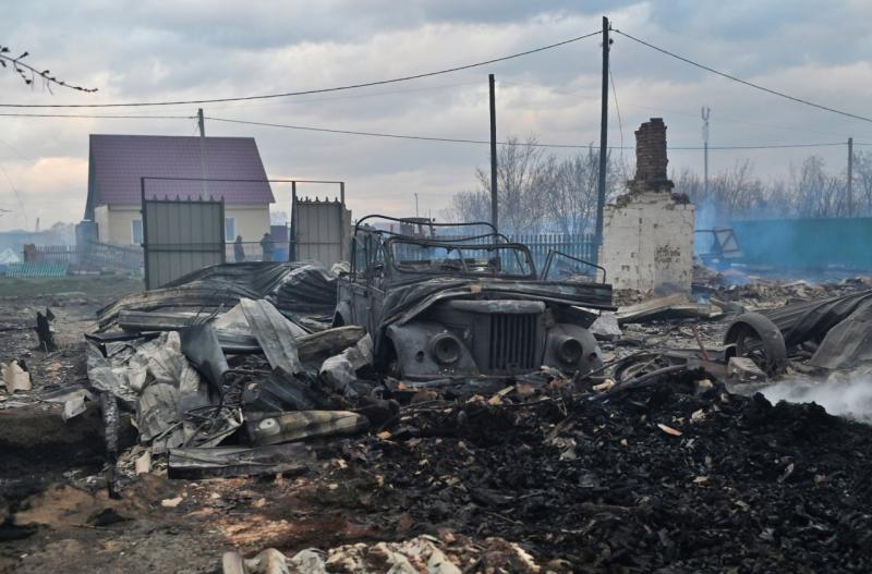 Пожар в Называевске распространился на жилые дома из-за сильного ветра