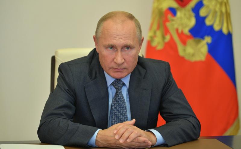 Путин рассказал биографию нового главы МЧС