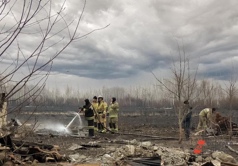 Для борьбы с природными пожарами в Тюменскую область дополнительно привлекли 135 пожарных Югры и Ямала и вертолеты МИ-8