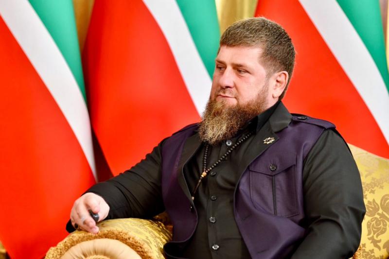 Кадыров назвал чиновников братьями