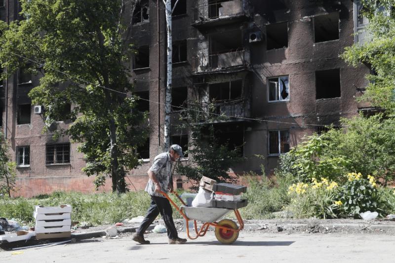 здание после обстрелов