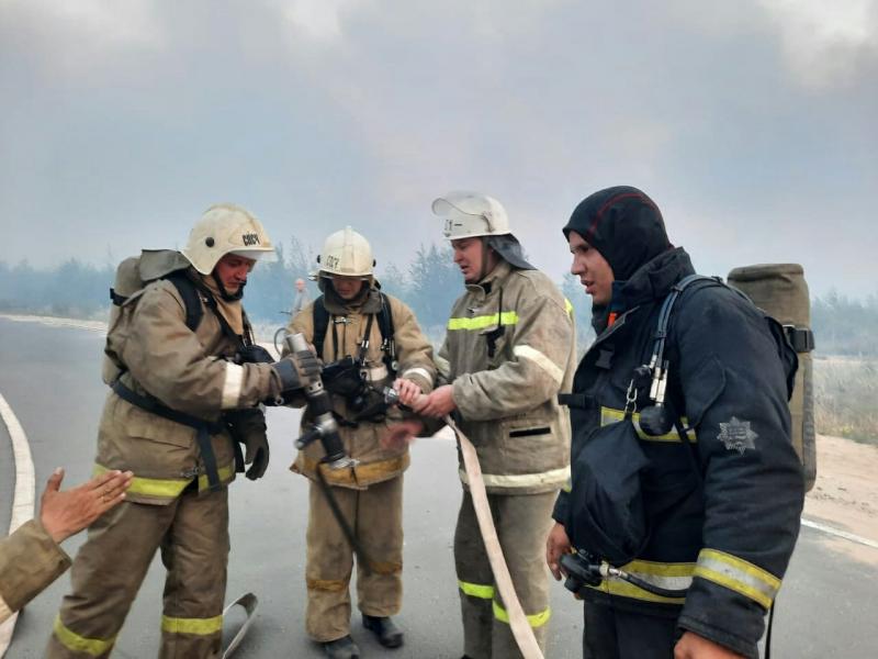 Обычно возгорания возникают в труднодоступных для техники районах, куда доставлять пожарных приходится с помощью авиации