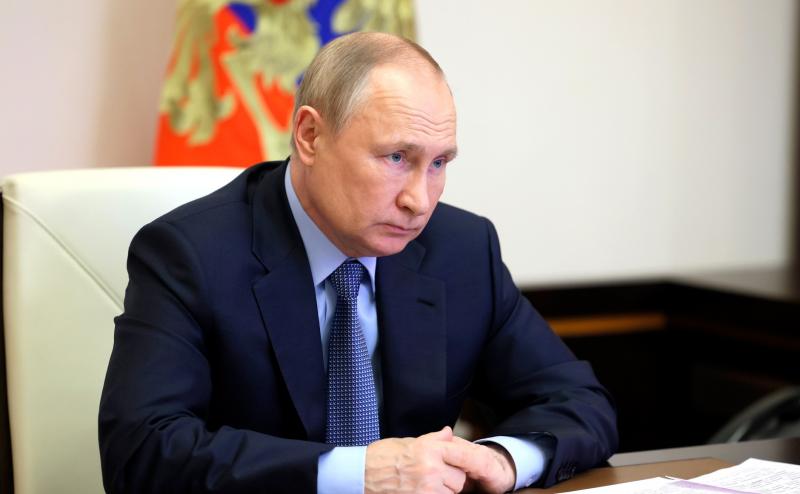 Путин призвал сохранить коллективы