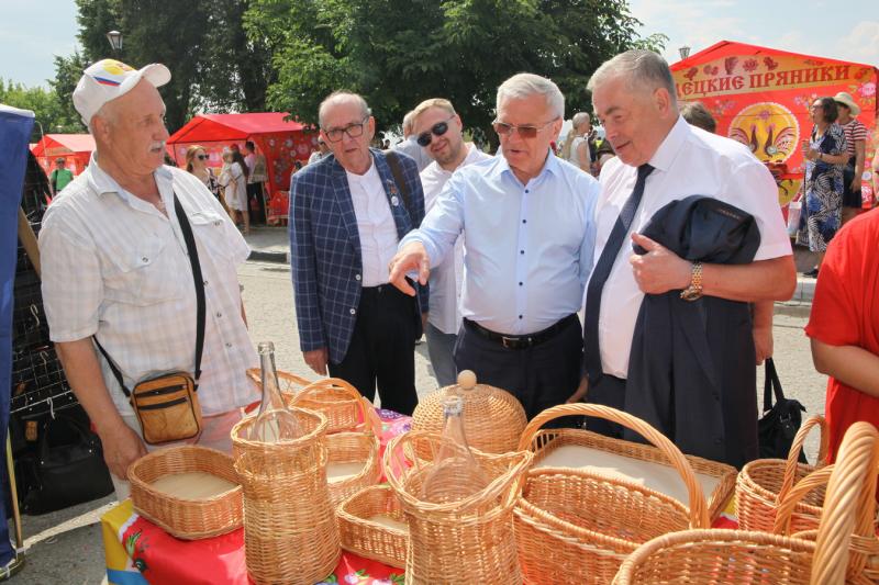 Нижегородские политики посетили народную ярмарку