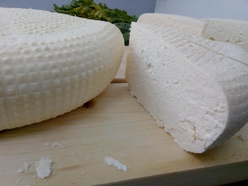 Сыр производится из молока, купленного у местного поставщика