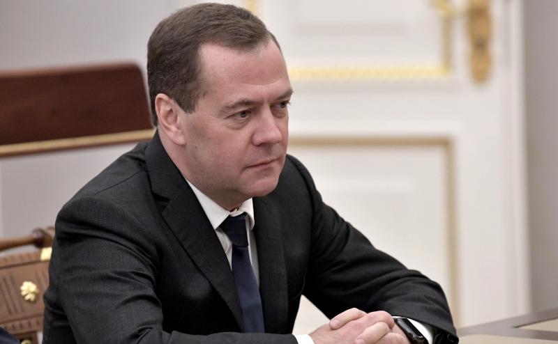 Медведев заявил, что войска отодвинут от Донецка