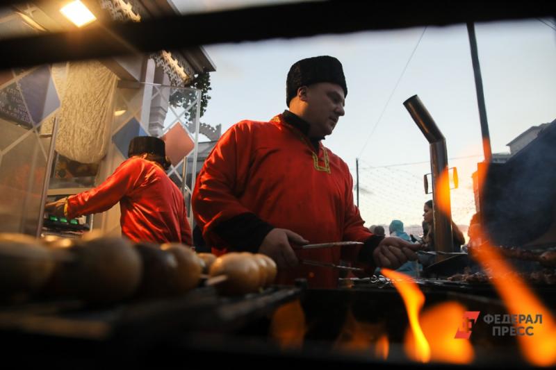 В День города на тюменской набережной накормят шашлыком
