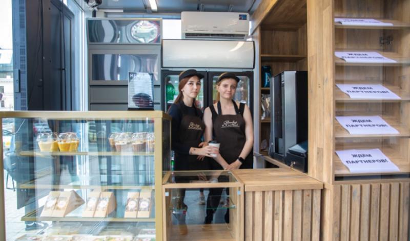 Перес на остановке