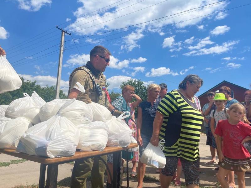 С гуманитарной миссией по региону ездят волонтеры «Единой России»