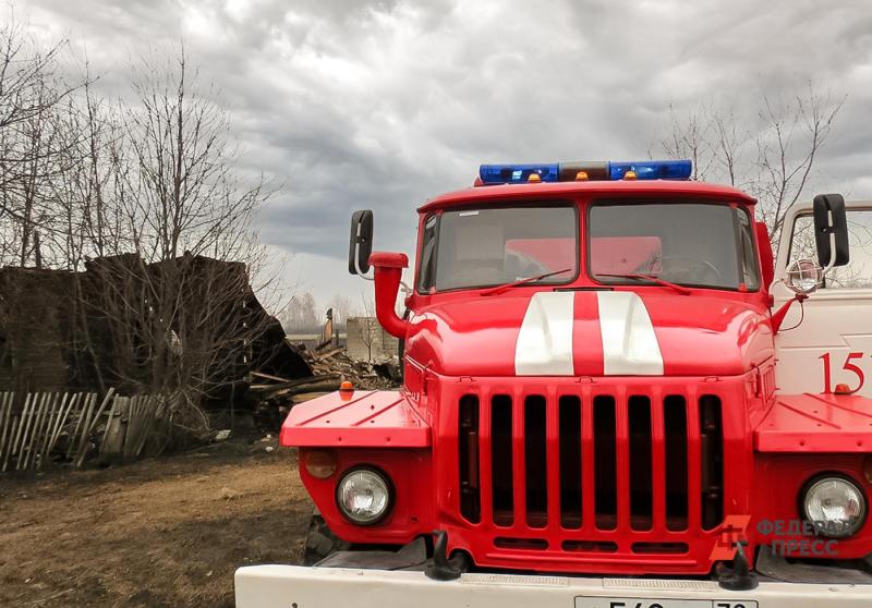 Более 500 пожарных ликвидируют последствия