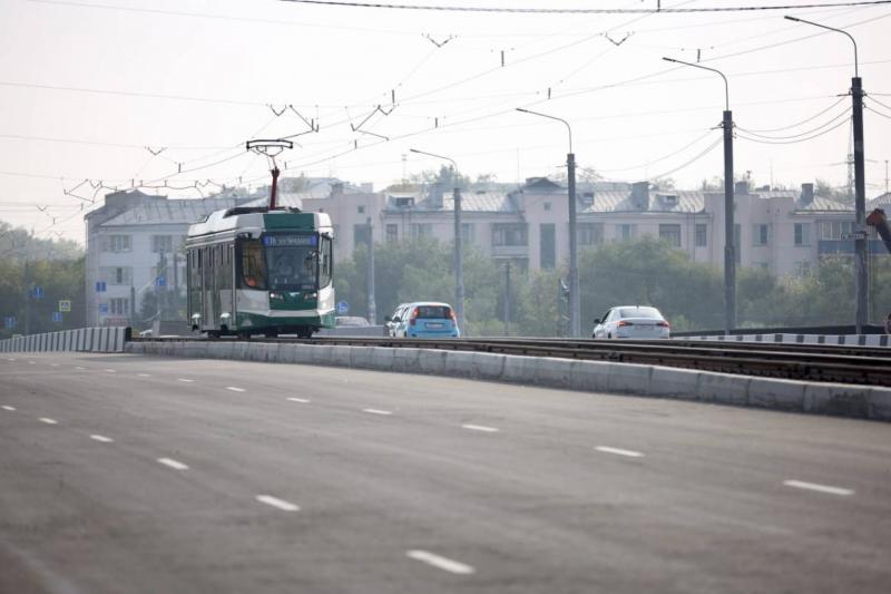 Трамвай на Ленинградском мосту