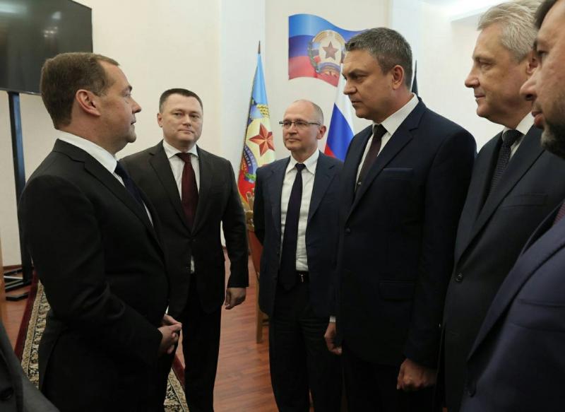 Дмитрий Медведев провел совещание в ЛНР