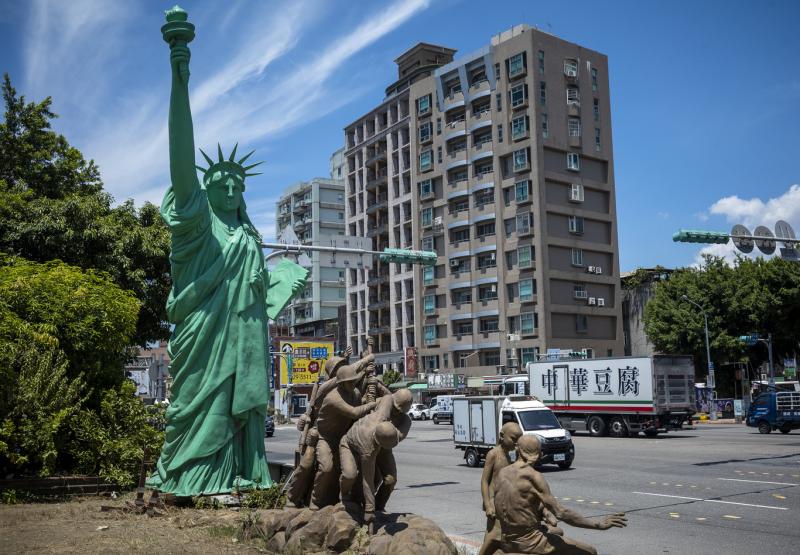 Точная копия Статуи Свободы в Тайбэе