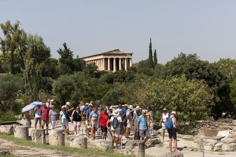 туристы в греции