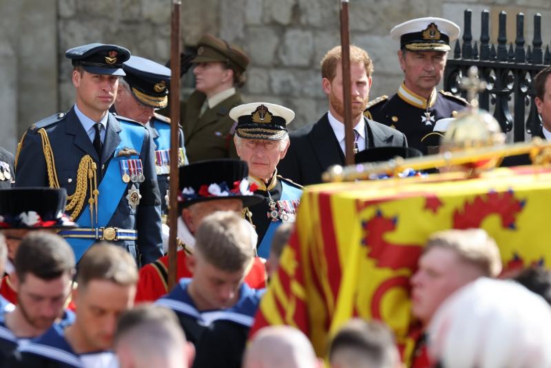 Карл III на похоронах