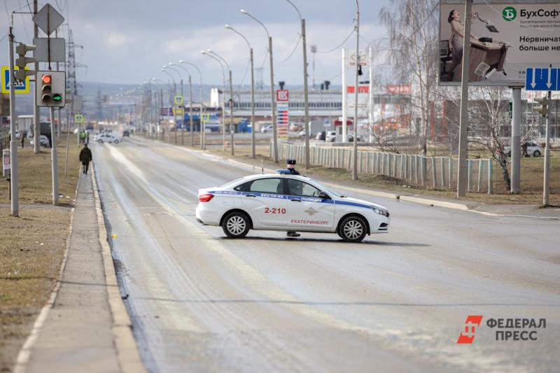 Движение через Крымский мост остановлено