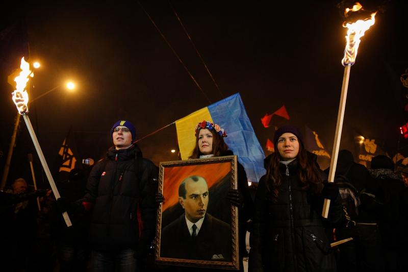 украинцы с портретом степана бандеры