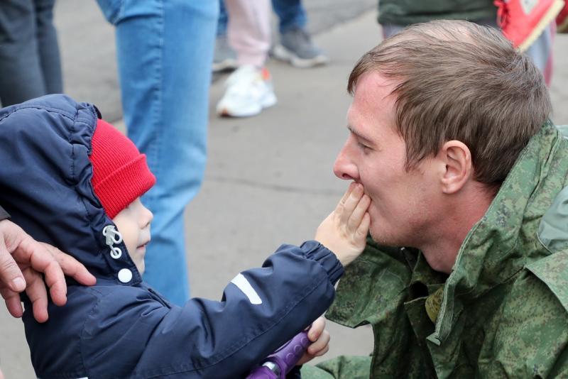 военный с ребенком