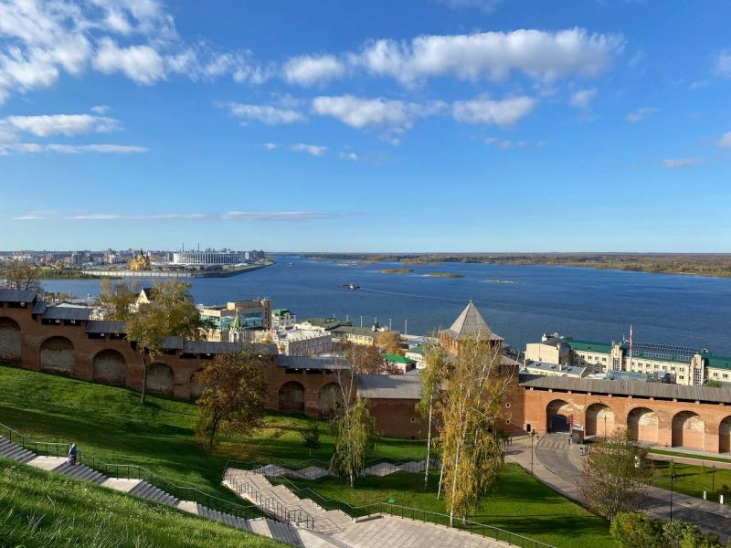 Самый красивый вид открывается на слияние рек Ока и Волга со смотровой площадки