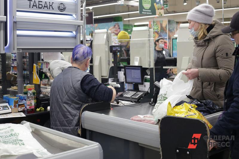 Светлана Чернова устроилась уборщицей в местный супермаркет