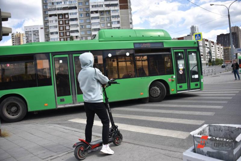 Зеленый автобус