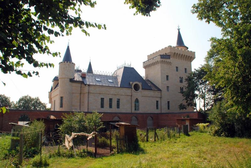 Замок в деревне Грязь
