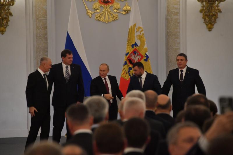 Подписание договоров о вхождении новых территорий в состав РФ