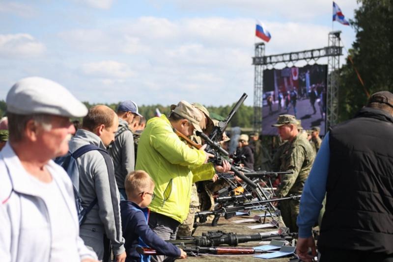 В Ростове добровольцы приходят на военные обучения