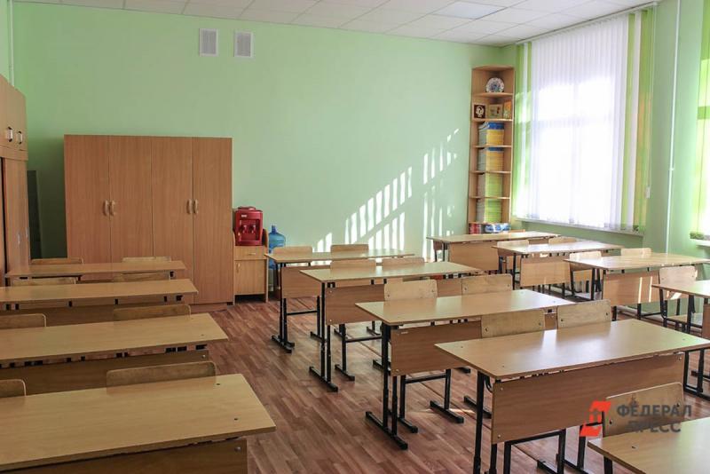 Директор кубанской школы уволилась вслед за учителем