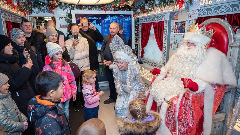 Поезд Деда Мороза ждет детей во Владивостоке