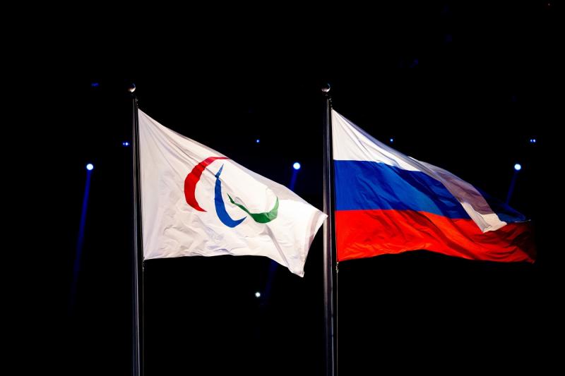 флаги паралимпийского комитета и рф